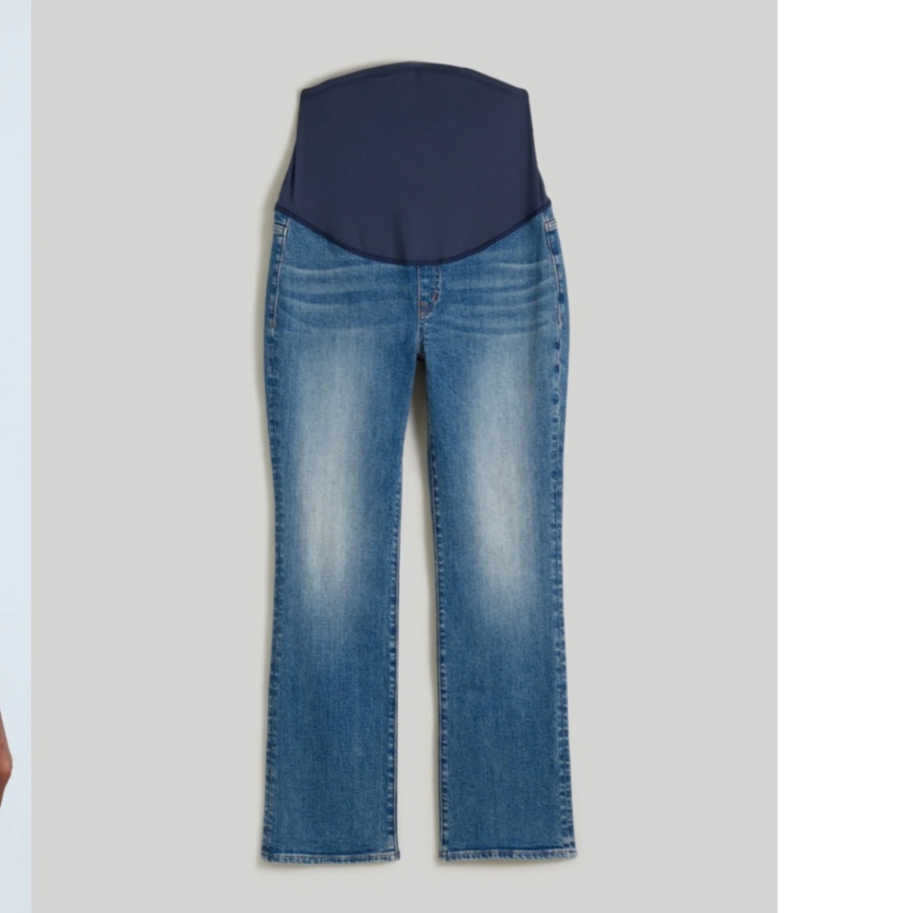 NWT Maternity Over-the-Belly Kick Out Crop Jeans in Oneida Wash
